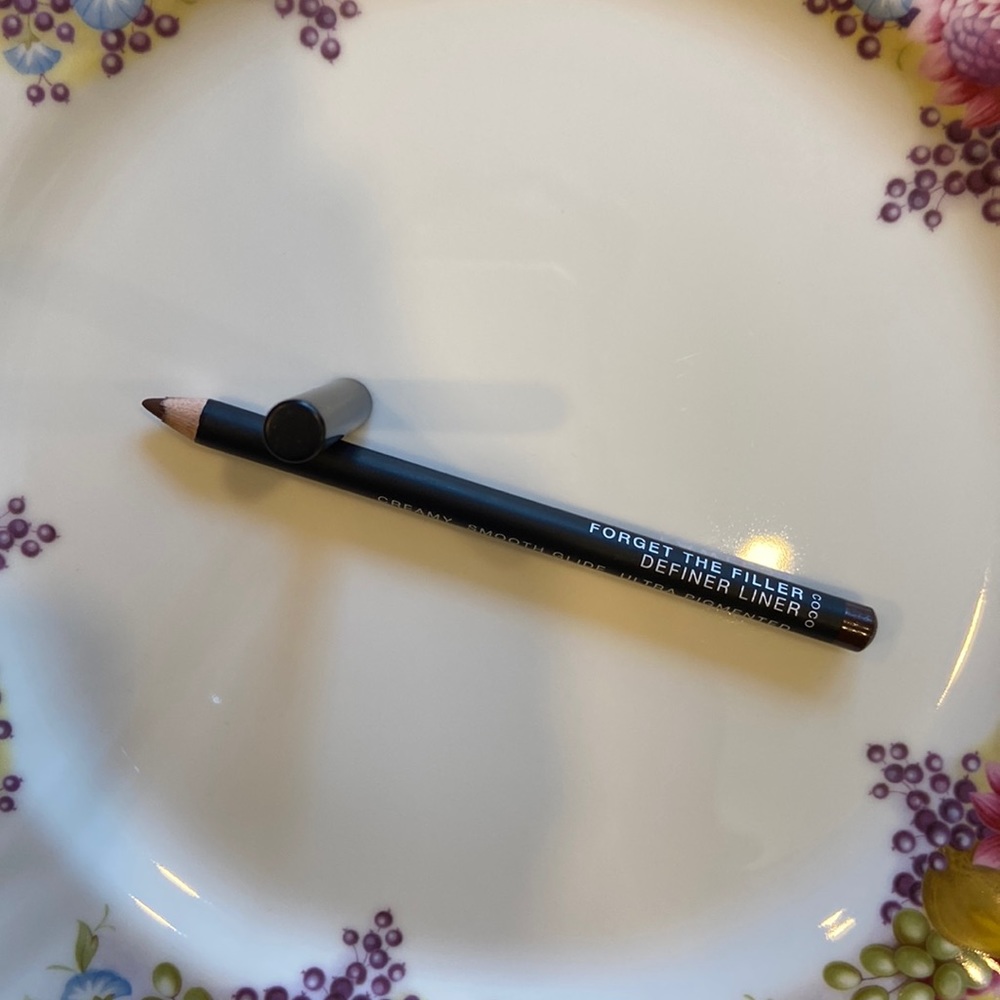 EUC * LAWLESS * Forget The Filler Definer Lip Liner * Coco